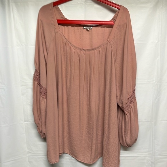 Eyeshadow Coral Top - Picture 1 of 6